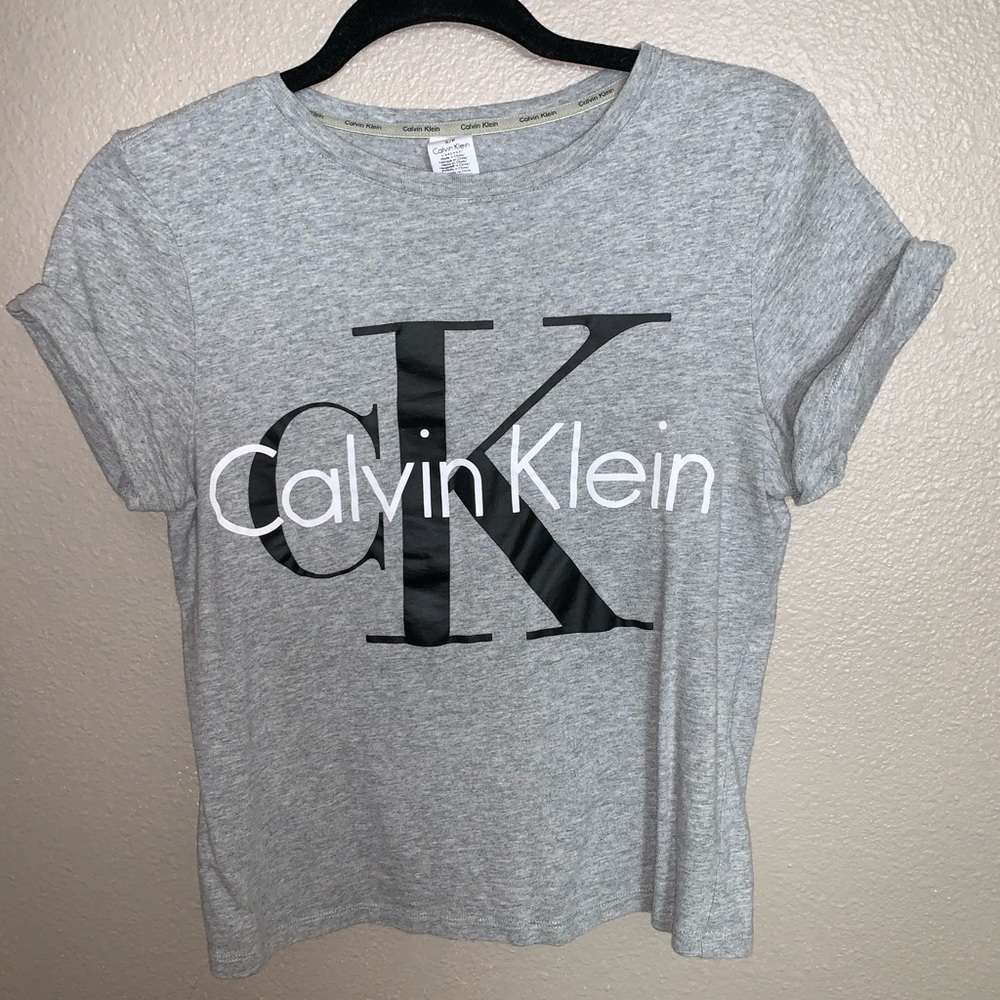 Short sleeve tee
